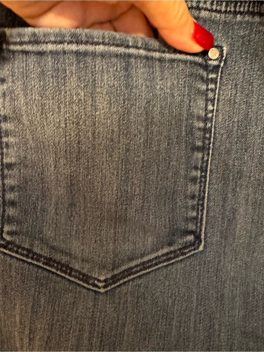 Chico's *FABULOUSLY SLIMMING* JEANS    SIZE: LARGE - Picture 3 of 8